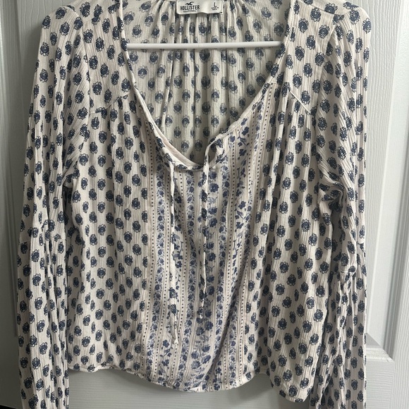 Hollister shirt - Picture 3 of 3